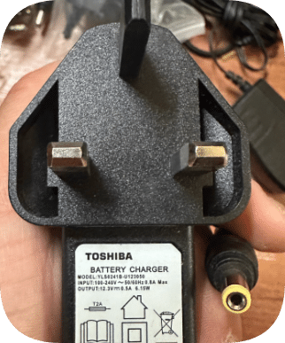 *Brand NEW*Toshiba 12.3V0.5A power adapter charger YLS0241B-U123050 transformer line