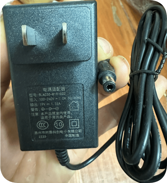 *Brand NEW*Shanglin Science and Technology SLA030-W19-002 Power Adapter 19V1.58A Round Port 5.5*2.5 Charger Tr