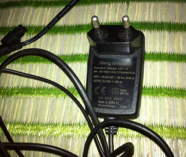 *Brand NEW* Sony Ericsson CST-13 4.9VDC 450mA AC ADAPTER Power Supply - Click Image to Close