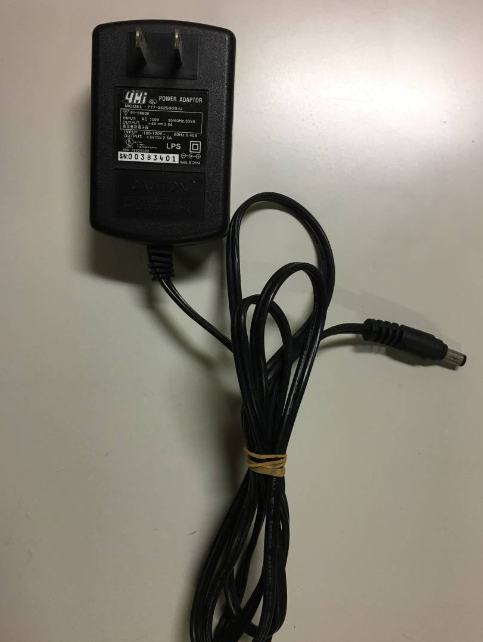 *Brand NEW* YHi 777-052500S-U +5V 2.5A AC ADAPTER Power Supply